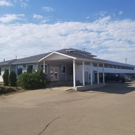 Super 8 By Wyndham Smoky Lake Exterior photo