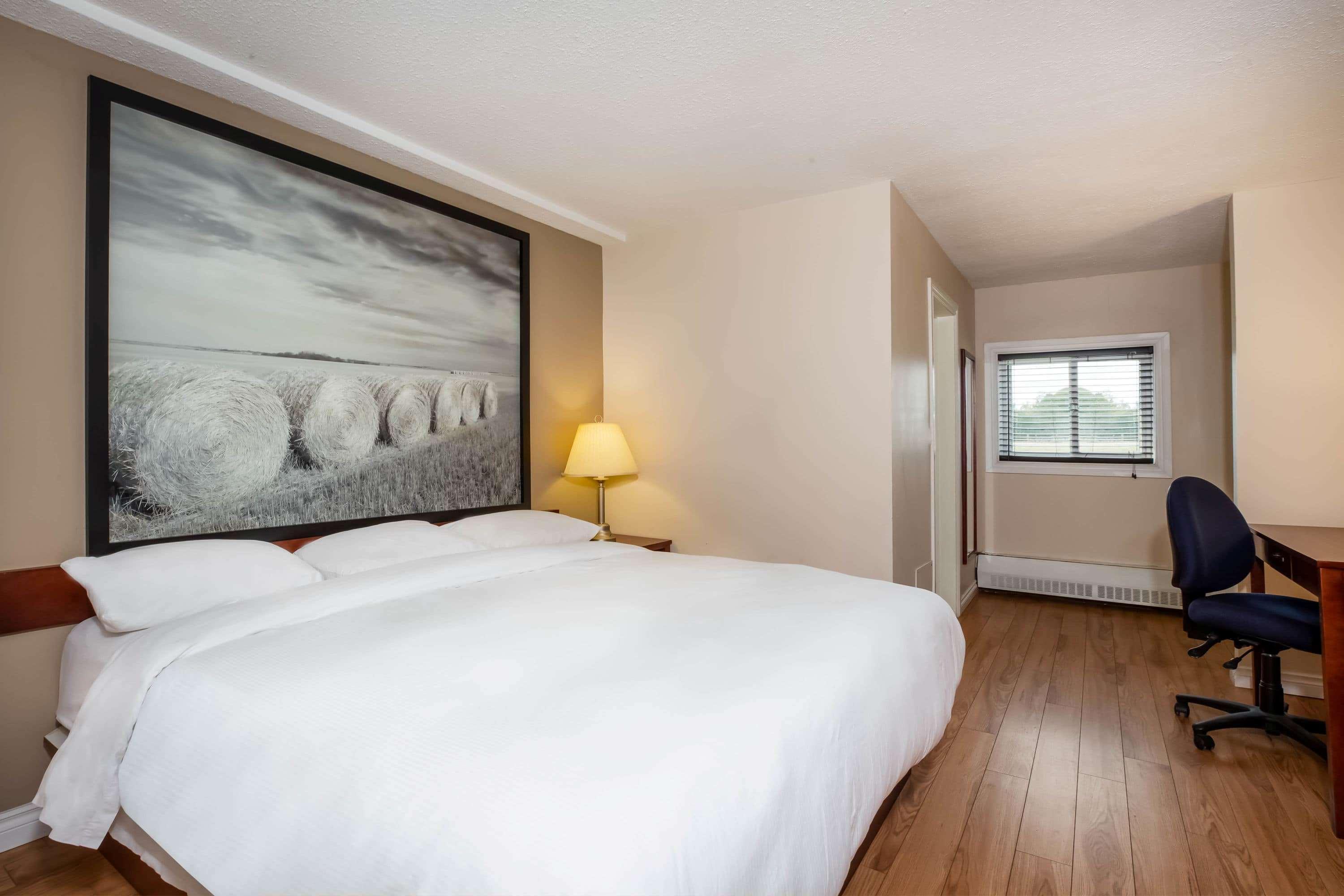 Super 8 By Wyndham Smoky Lake Exterior photo