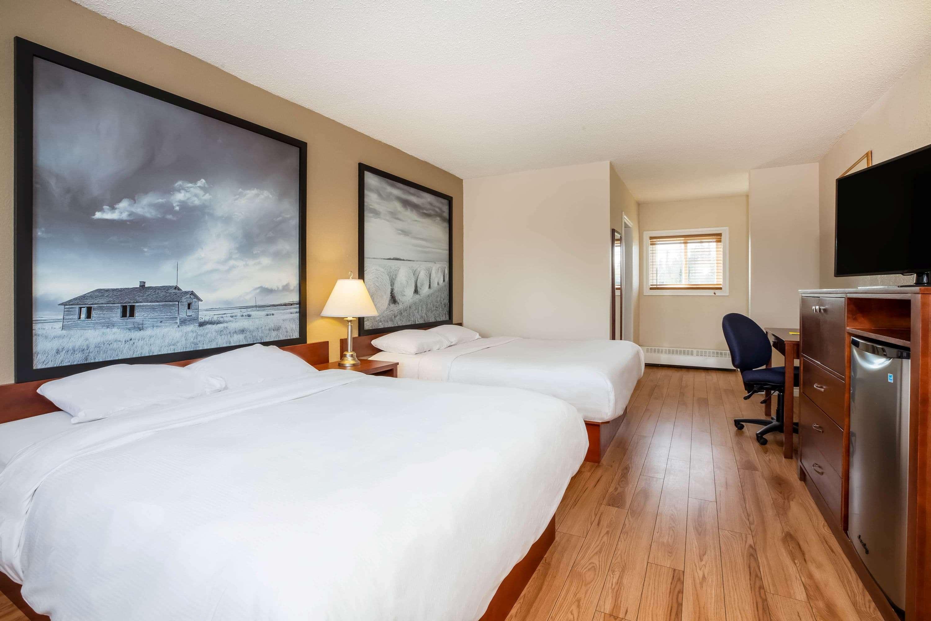 Super 8 By Wyndham Smoky Lake Exterior photo